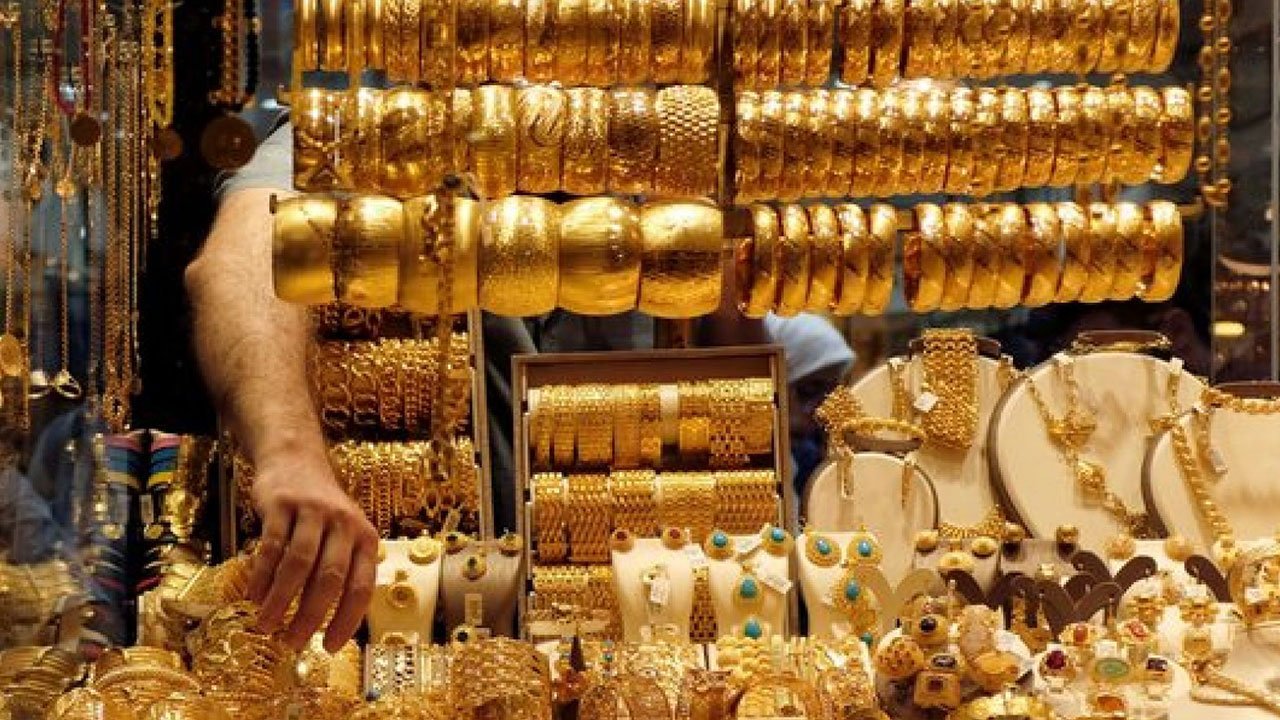 أسعار الذهب في السعودية تتراجع مع تذبذب ثمن الأوقية عالميا
