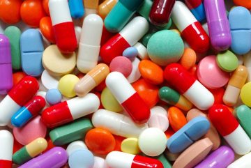 تفاصيل عقوبة بيع المضادات الحيوية دون وصفة طبية في السعودية
