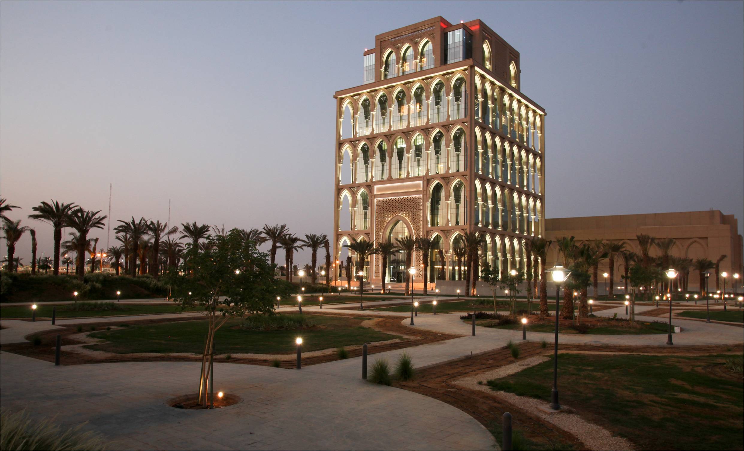 متى تأسست جامعة الملك سعود وما هي أقسام الجامعة  زوم الخليج