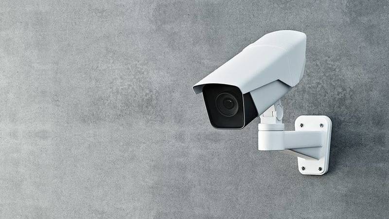 ما هي المنشآت والمرافق التي يُطبق عليها أحكام نظام كاميرات المراقبة الأمنية؟ الداخلية تُجيب