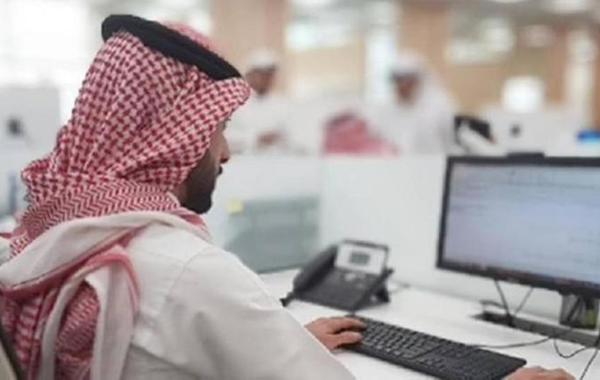للخاص والحكومي.. هل يجوز الجمع بين وظيفتين في السعودية؟