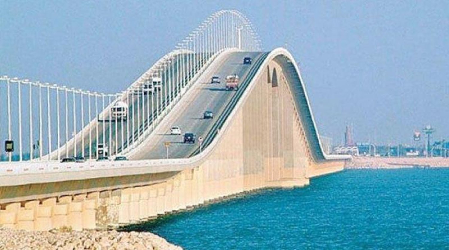 جسر الملك فهد يكشف عن شرط هام للسفر للبحرين